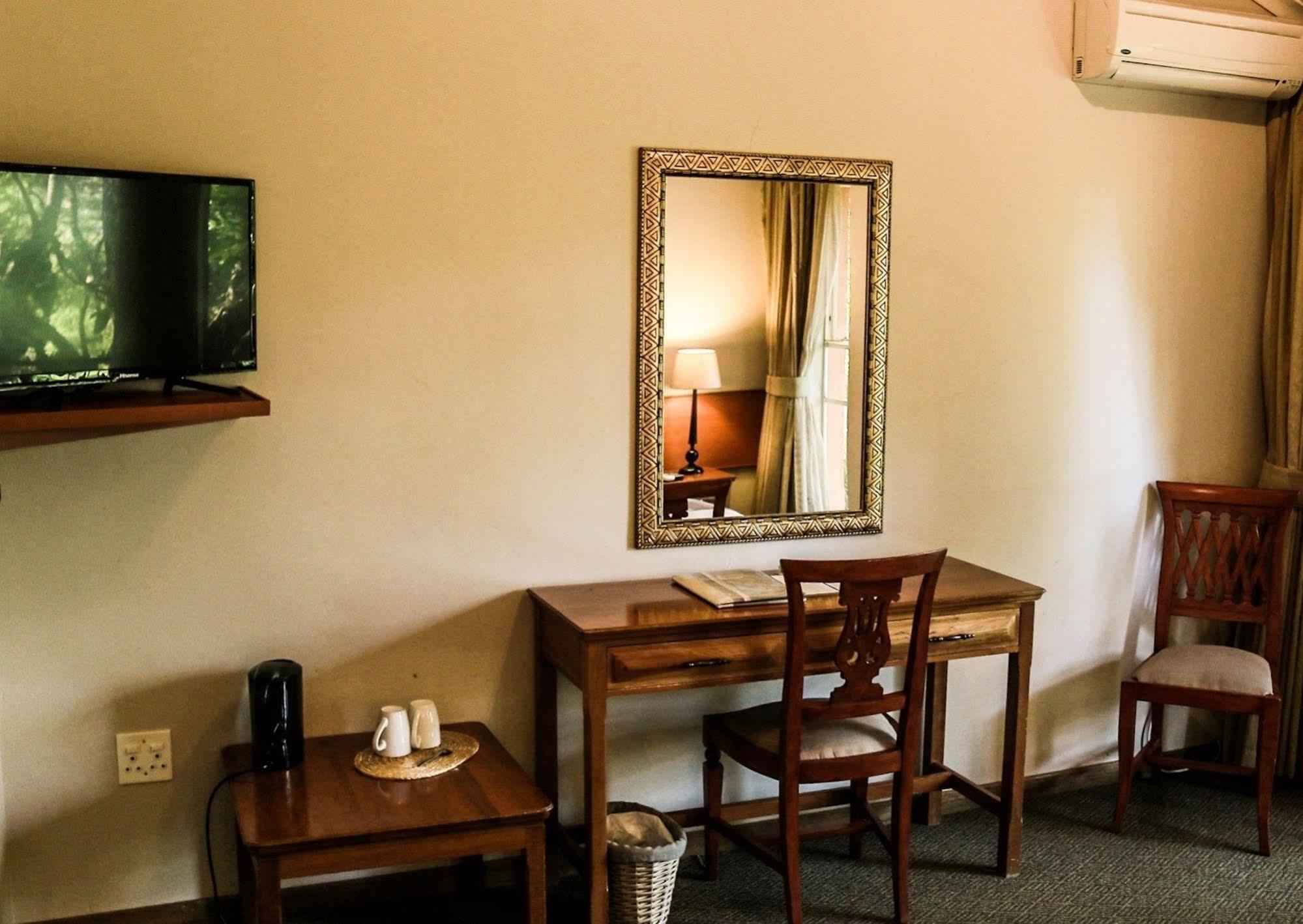 Mantenga Lodge Эзулвини Экстерьер фото