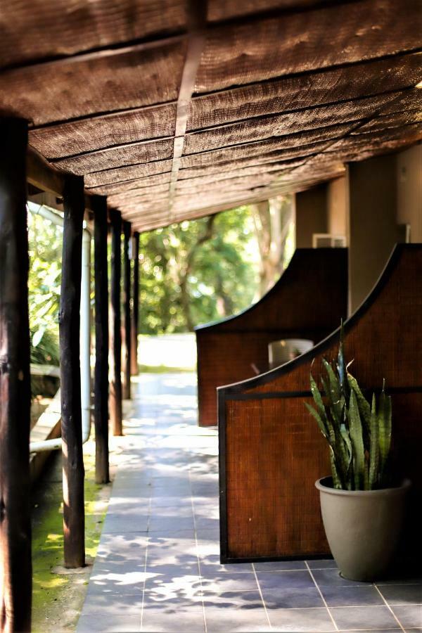 Mantenga Lodge Эзулвини Экстерьер фото